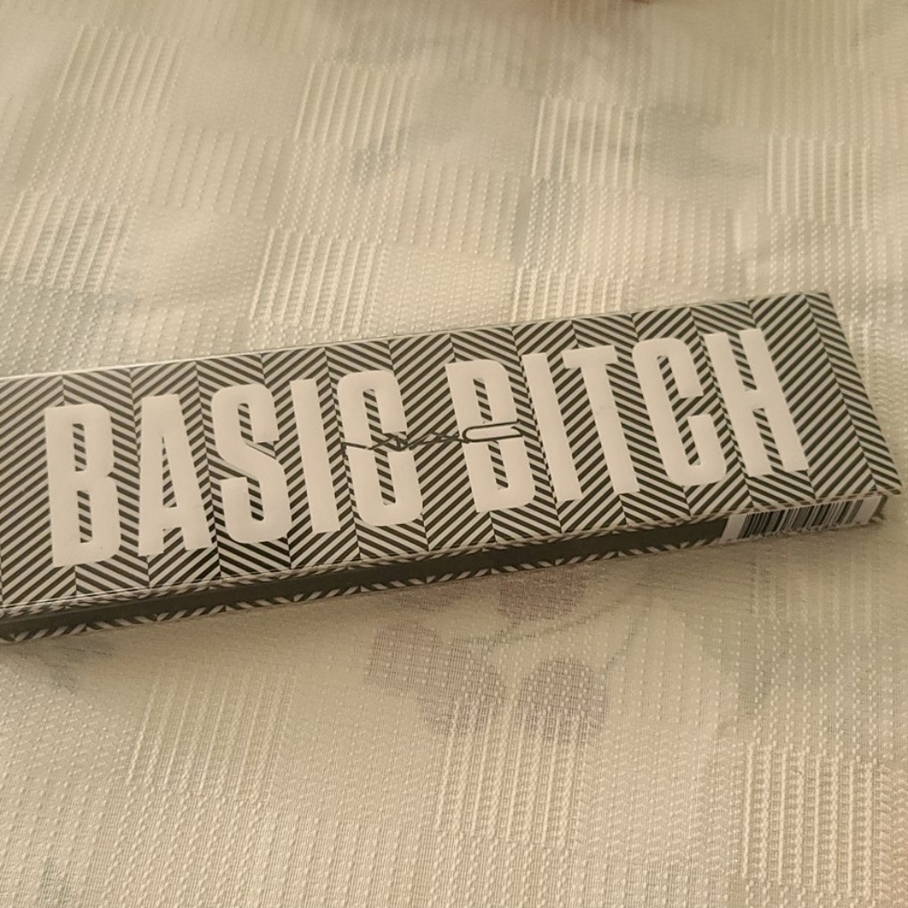 MAC Bad Bitch Eyeshadow Palette - Picture 2 of 3